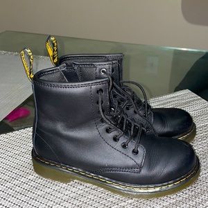 Kids Dr Martens size us 3